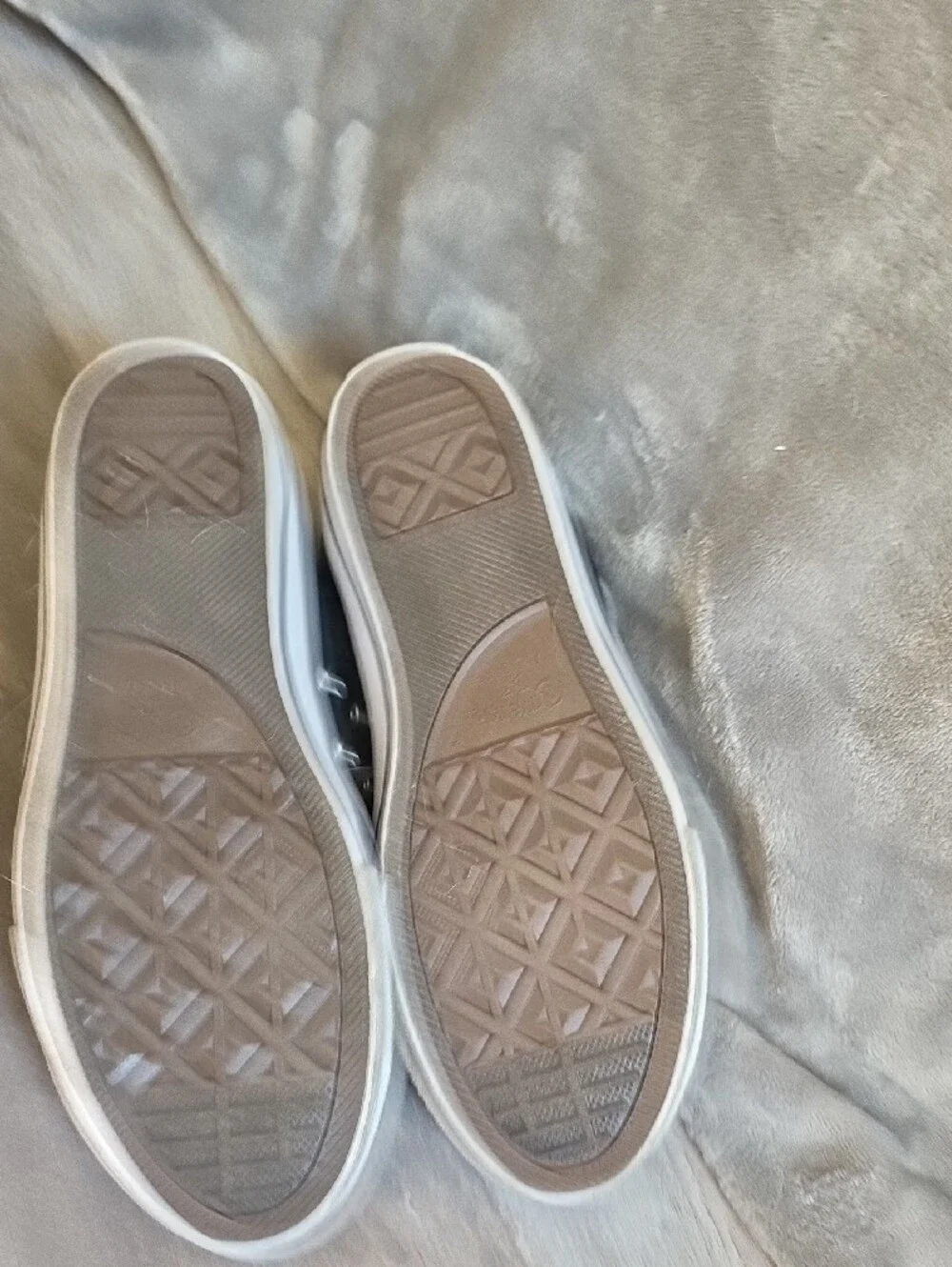 Converse Big Kids Size 7, Mens Size 7, Womens Size 8.5-9 Sneakers